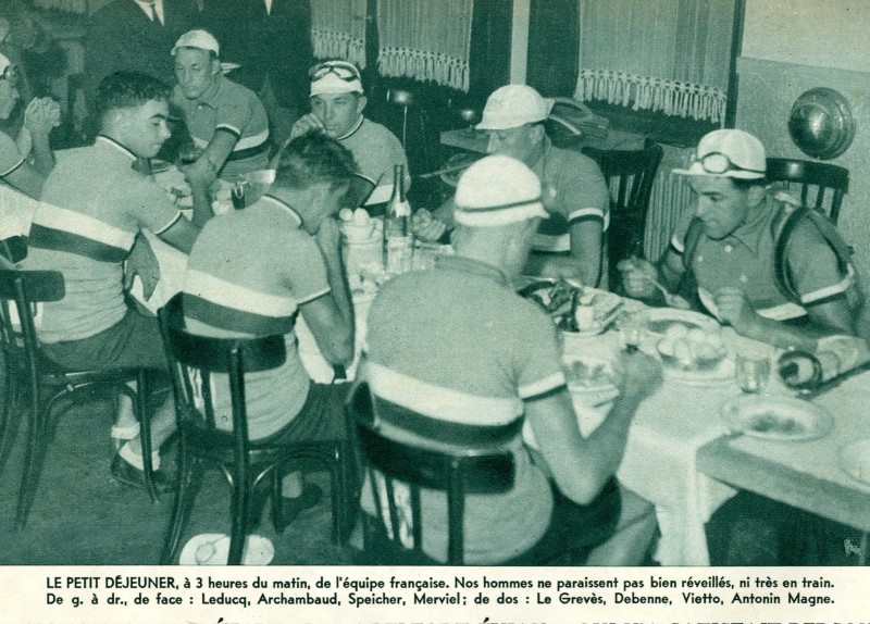 1. Rennersontbijt tijdens de Tour, 1935