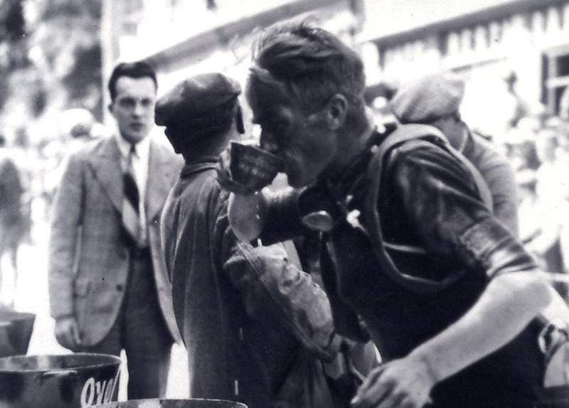 Maurice De Waele Ovomaltine004