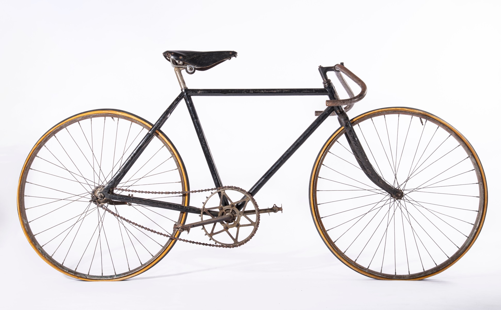 Track bicycle made by SHB, type racer, in Newport (New York), ca. 1890-1910.