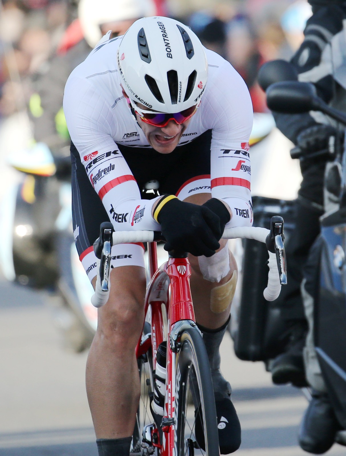 Jasper Stuyven rides solo to the finish in Kuurne-Brussels-Kuurne (2016)