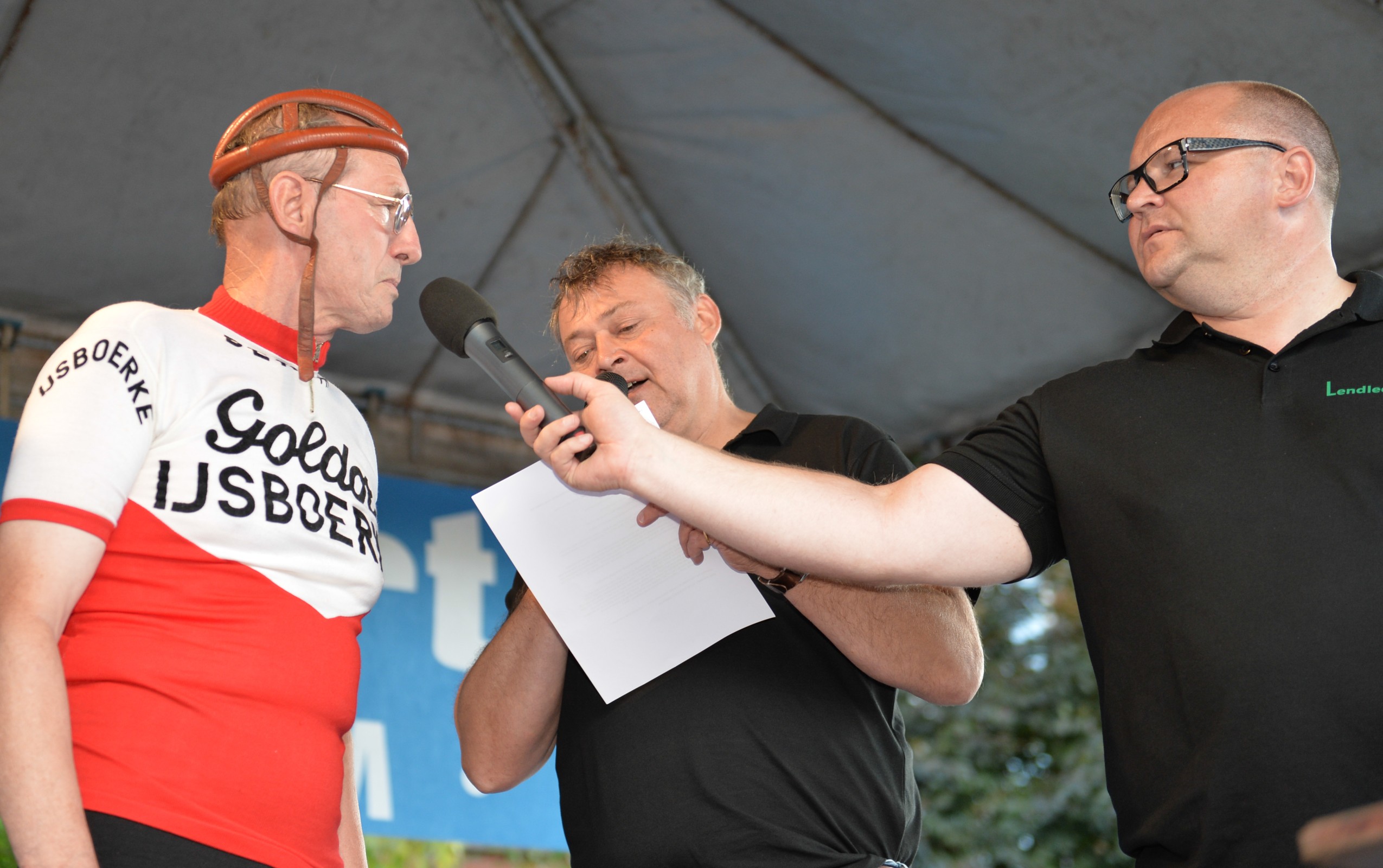 Hubert Hutsebaut wordt geïnterviewd voor de start van Lendlee Koerse 2019