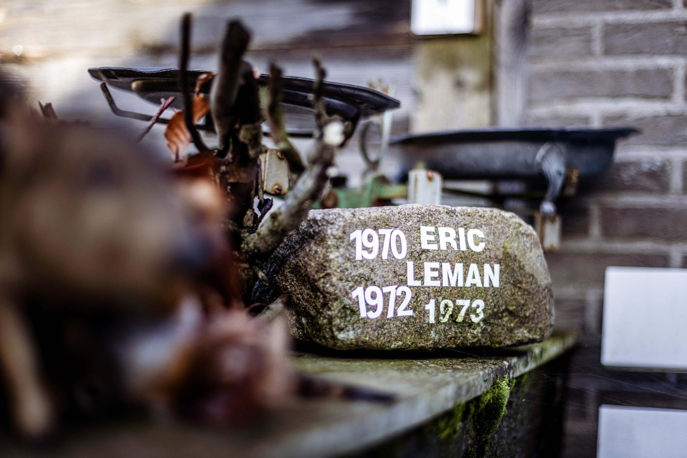 Stone at Eric Leman with the years when he won the Tour of Flanders at
