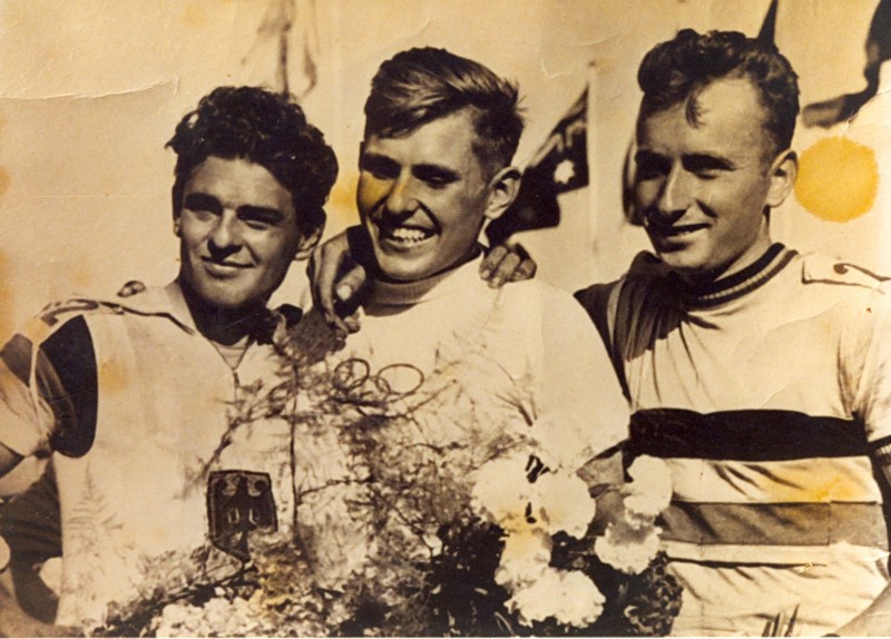 Podiumfoto met André Noyelle tijdens de Olympische Spelen in Helsinki 1952